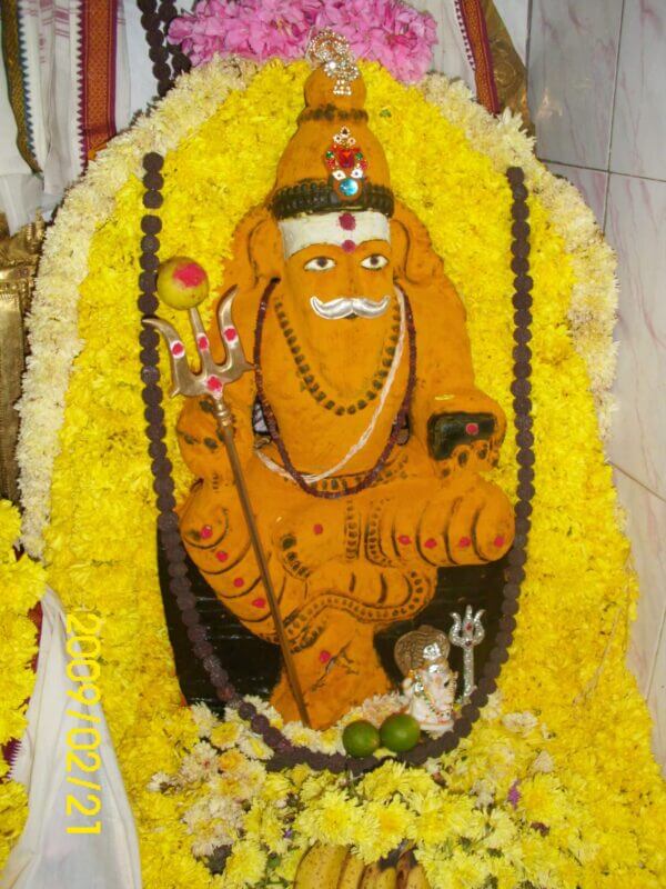 God-muneshwara-Photo-in-Turmeric-Alangara-600x800